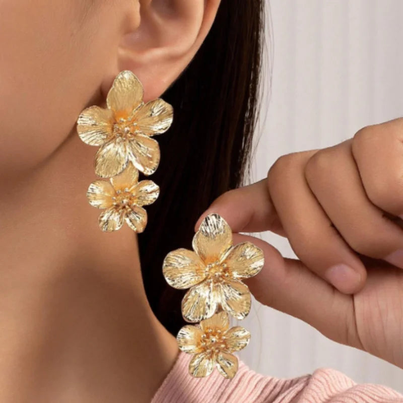 Retro Gold Color Flower Stud Fashion - Elegant Alloy Stud Earrings For Women