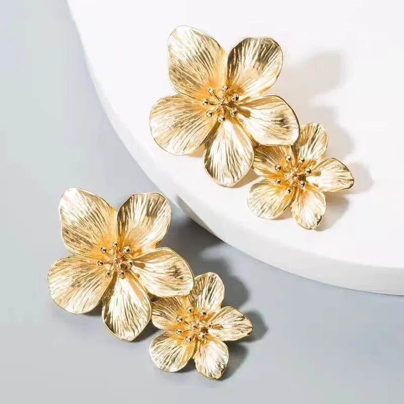 Retro Gold Color Flower Stud Fashion - Elegant Alloy Stud Earrings For Women