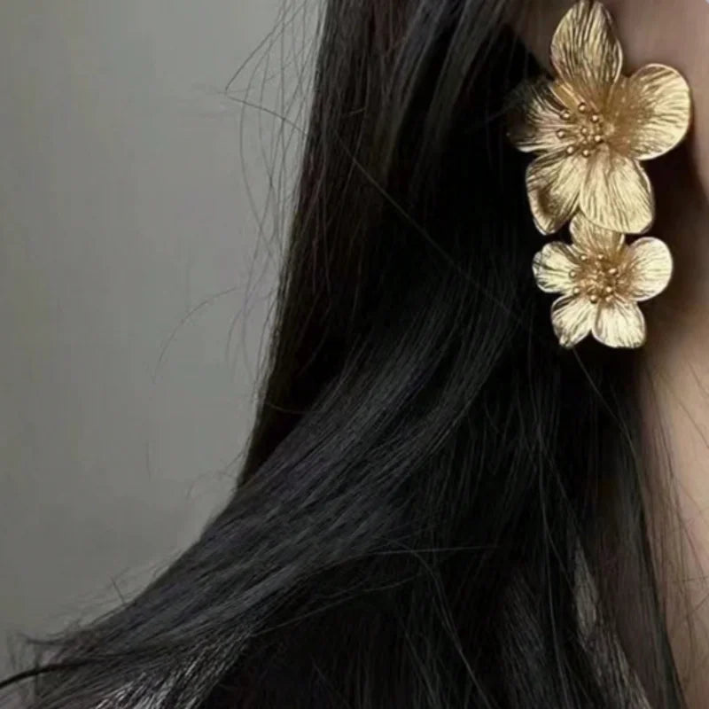 Retro Gold Color Flower Stud Fashion - Elegant Alloy Stud Earrings For Women