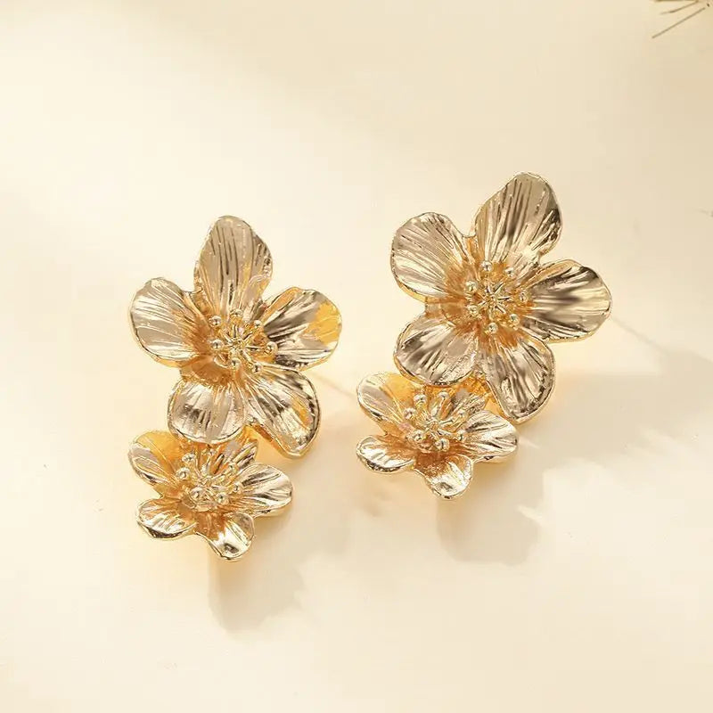 Retro Gold Color Flower Stud Fashion - Elegant Alloy Stud Earrings For Women