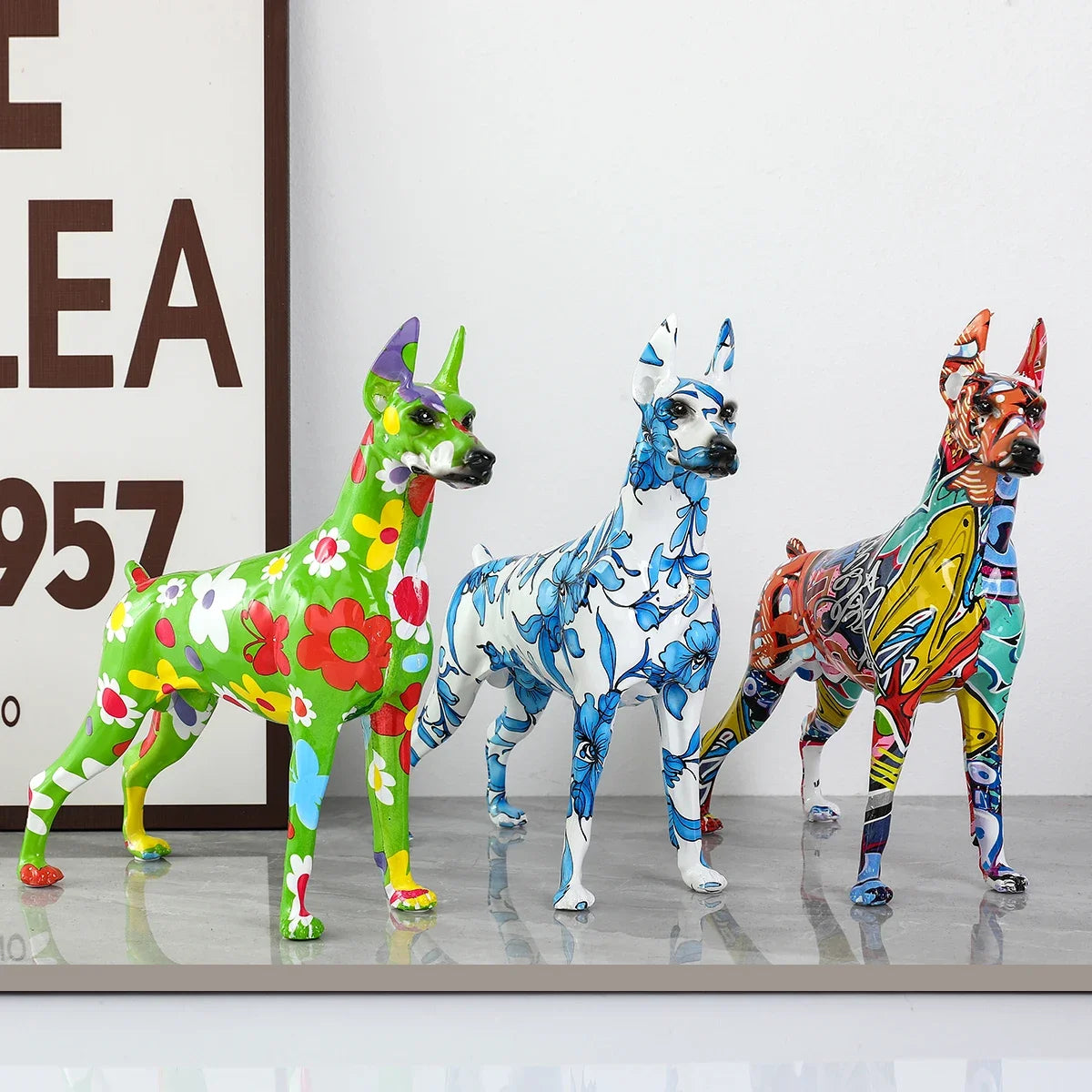 Creative Pet Handle Graffiti Color Doberman Dog Statue
