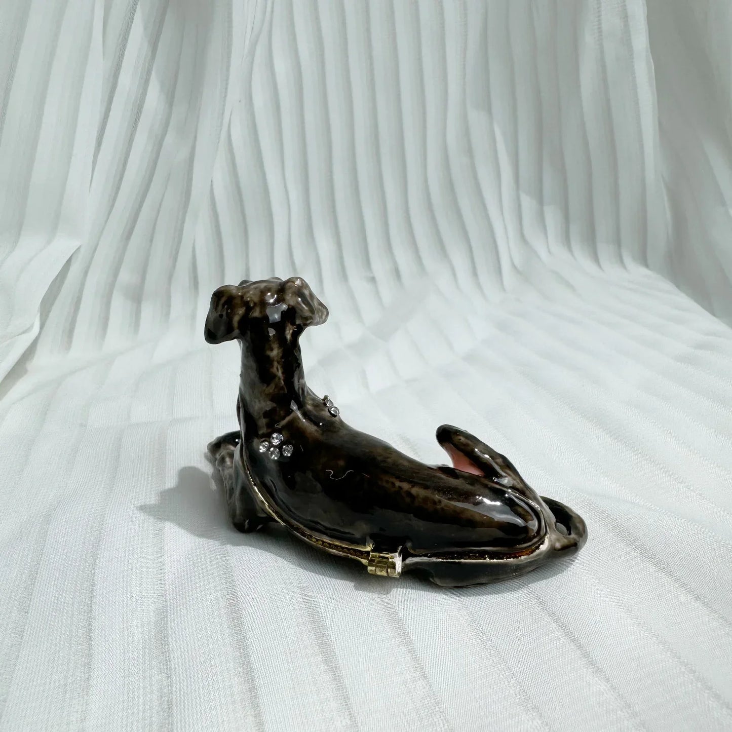 GREYHOUND