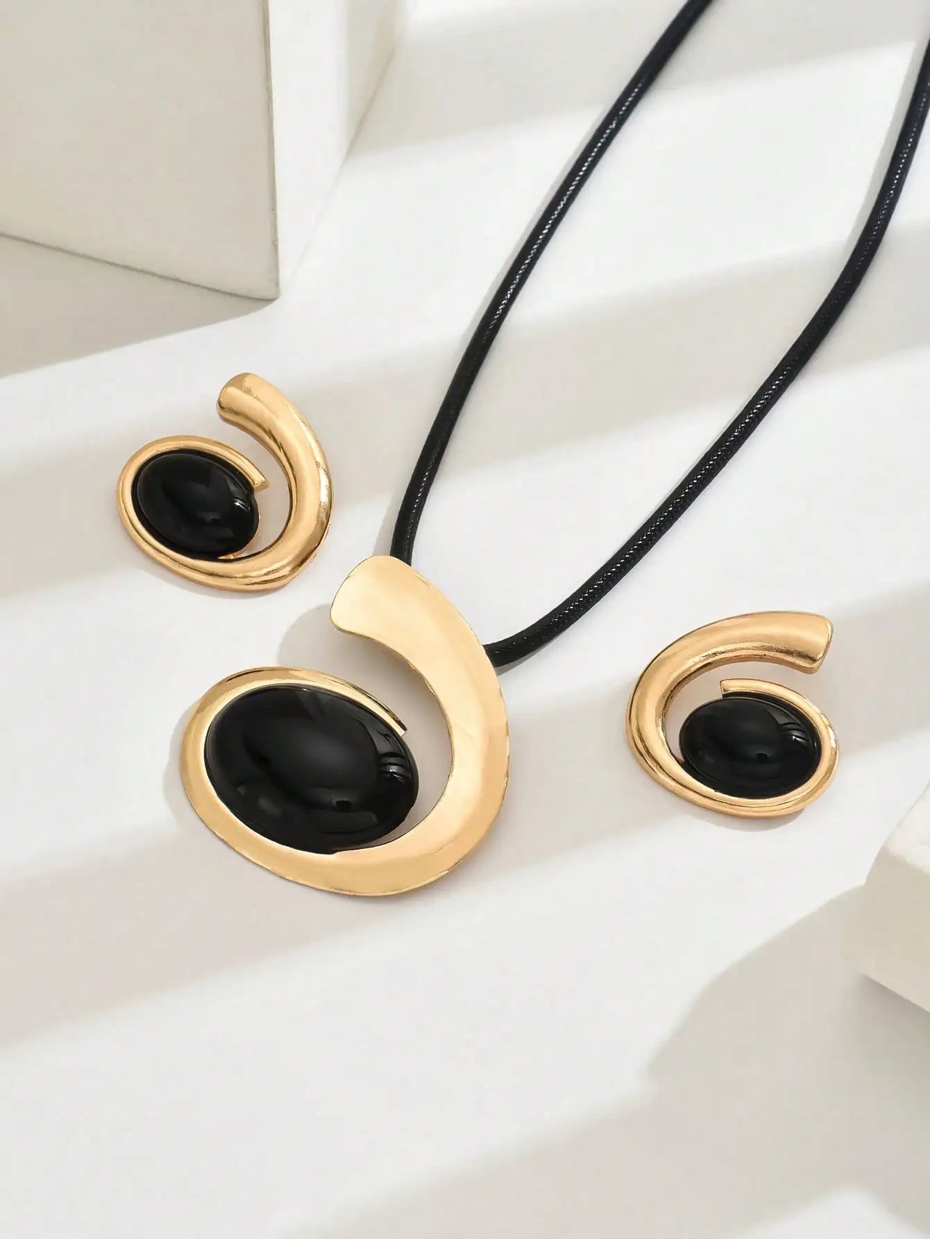 Handmade Black & Gold Circular Pendant Set, Electroplated Iron Necklace & Earrings,