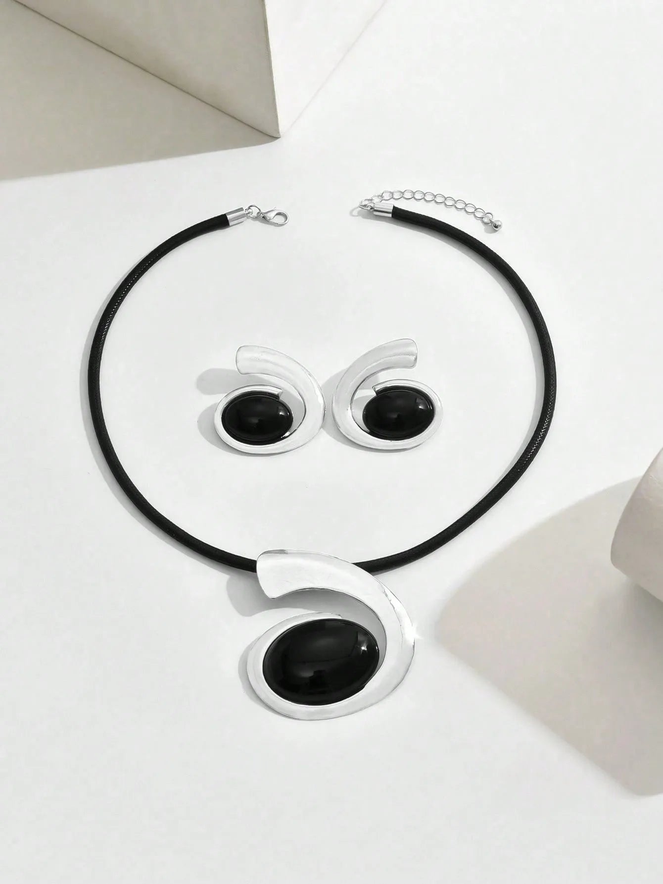Handmade Black & Gold Circular Pendant Set, Electroplated Iron Necklace & Earrings,