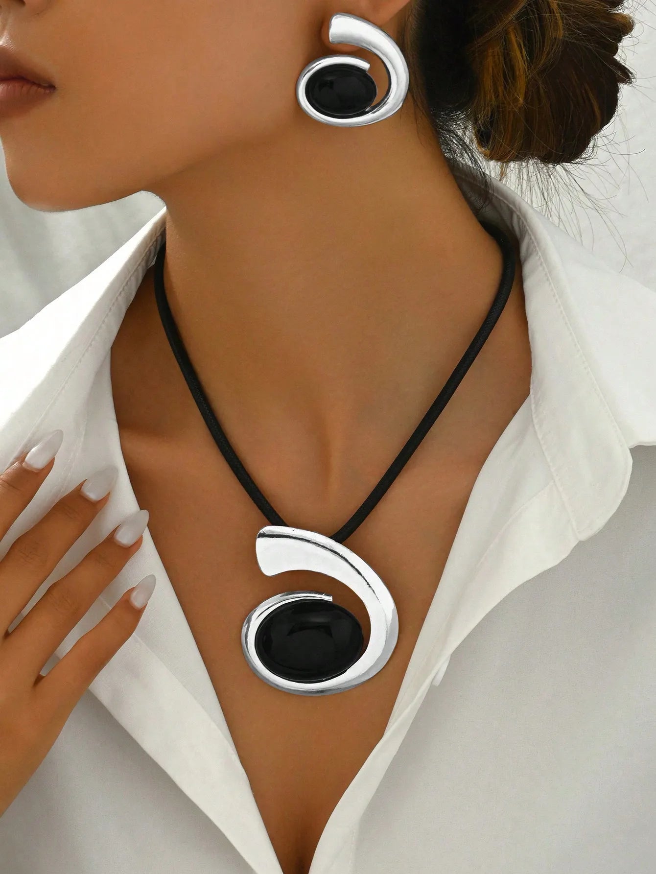 Handmade Black & Gold Circular Pendant Set, Electroplated Iron Necklace & Earrings,