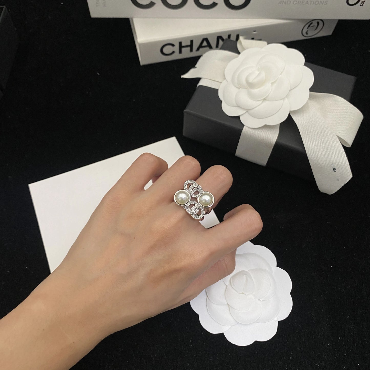 Stylish Two - tone Rings, Pearl - embellished with Chain - like Design, Unique and Gorgeous