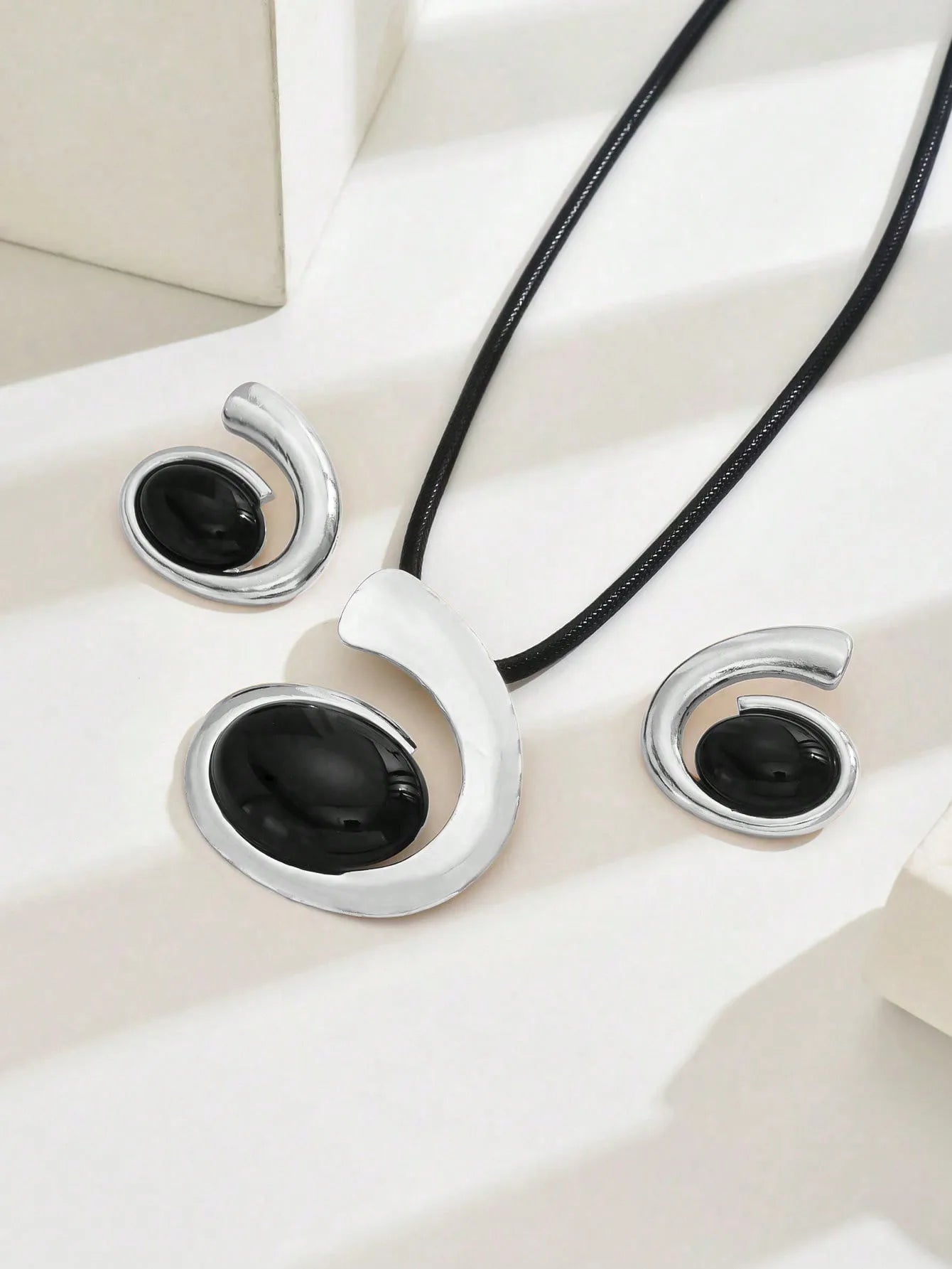 Handmade Black & Gold Circular Pendant Set, Electroplated Iron Necklace & Earrings,